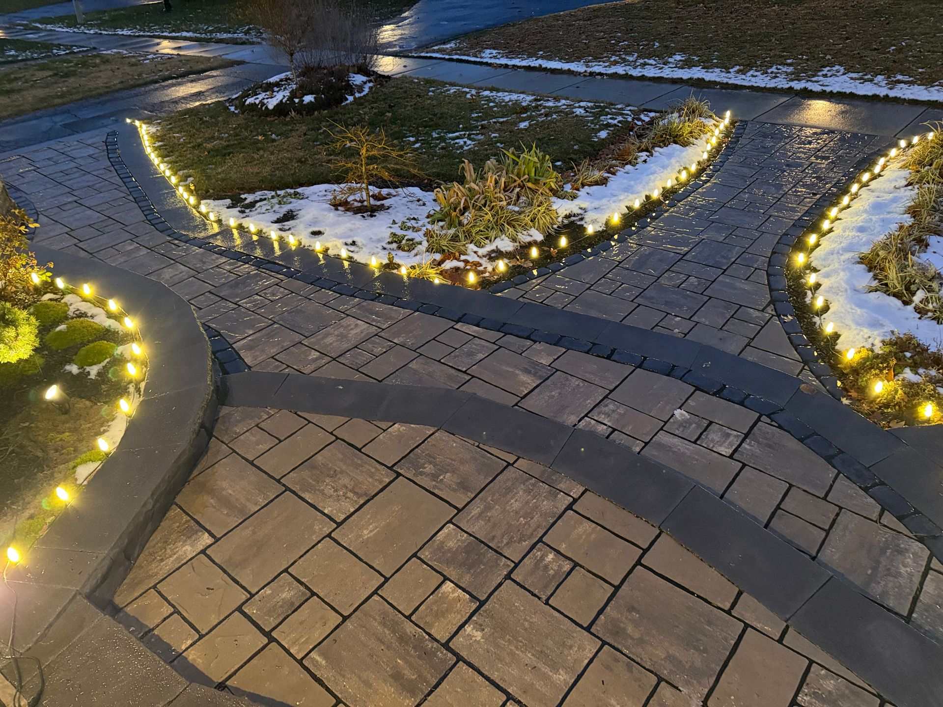 Outdoor fire pit with landscape lighting