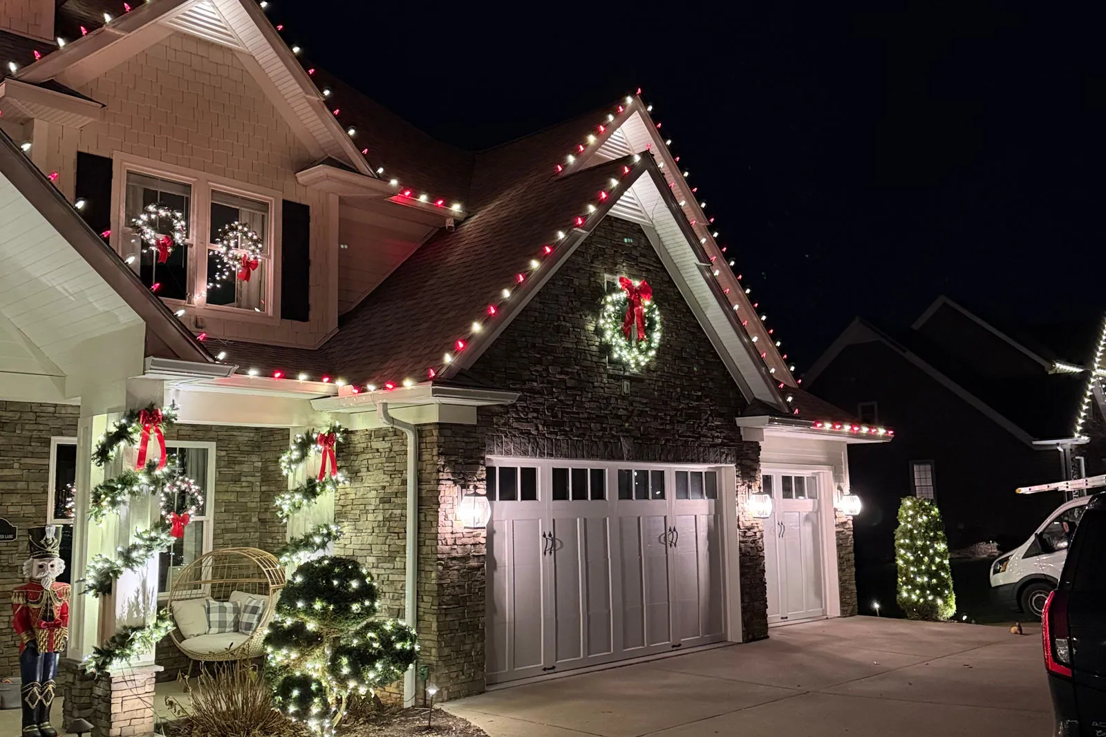 What goes into Christmas light installation pricing